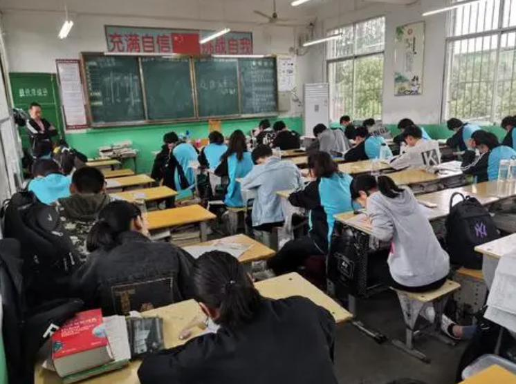 信号屏蔽器,高考场信号屏蔽器,手机信号屏蔽器,学校信号屏蔽器,手机信号屏蔽器能屏蔽wifi信号吗,信号屏蔽器能屏蔽wifi吗,考场信号屏蔽器多少钱,考场信号屏蔽器范围,考场信号屏蔽器原理,考场信号屏a蔽器能屏蔽wifi吗,考场信号屏蔽器对5g有用吗